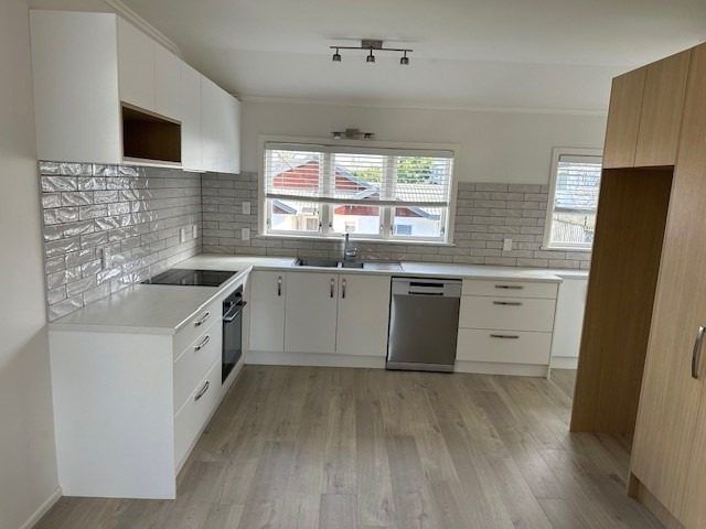  at 2 East Coast Road, Milford, North Shore City, Auckland