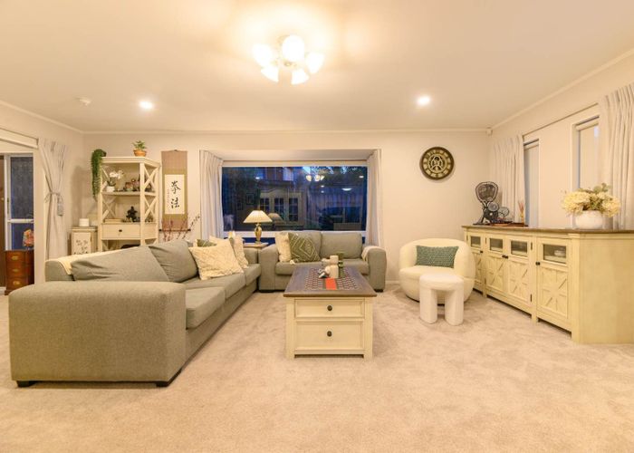  at 1/52 Simmental Crescent, Somerville, Manukau