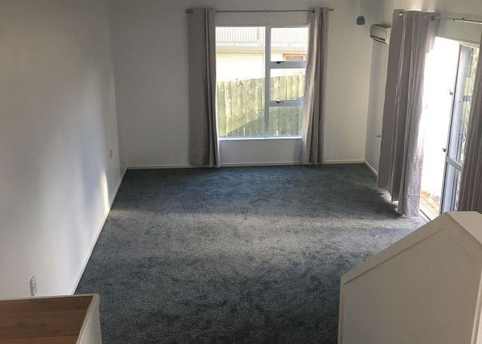 at 2/70 Seaview Road, Glenfield, North Shore City, Auckland