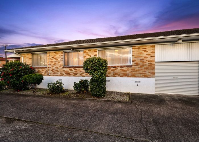  at 1/71 Royal View Road, Te Atatu South, Waitakere City, Auckland