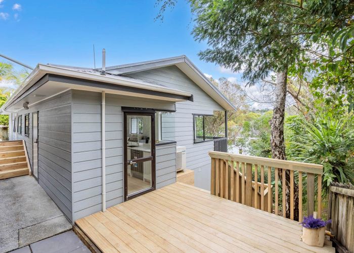  at 2/16 Mistletoe Place, Browns Bay, Auckland