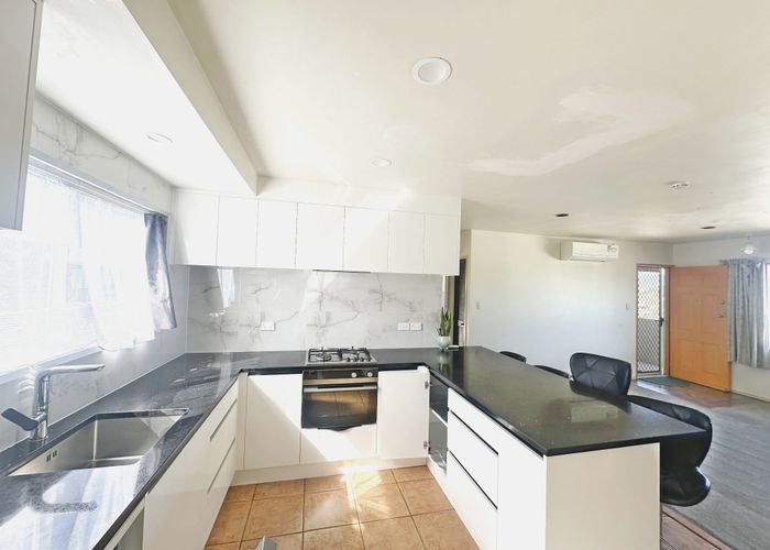  at 4/70 West Coast Road, Glen Eden, Waitakere City, Auckland