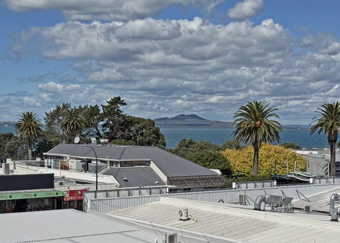  at 311/4 Bute Road, Browns Bay, Auckland