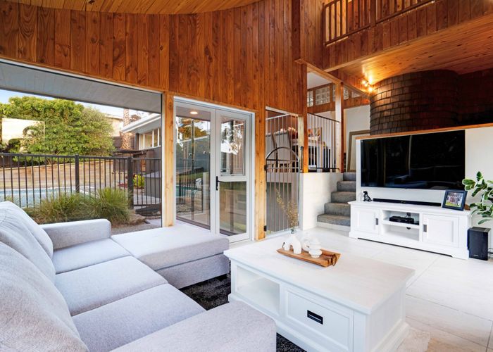  at 10 Caithness Place, Farm Cove, Manukau City, Auckland