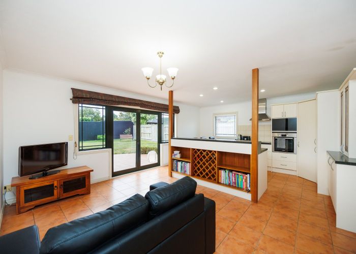  at 27 Royal Oak Drive, Kelvin Grove, Palmerston North