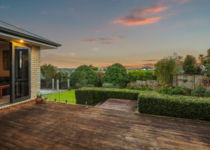  at 13 Alford Place, Huntington, Hamilton