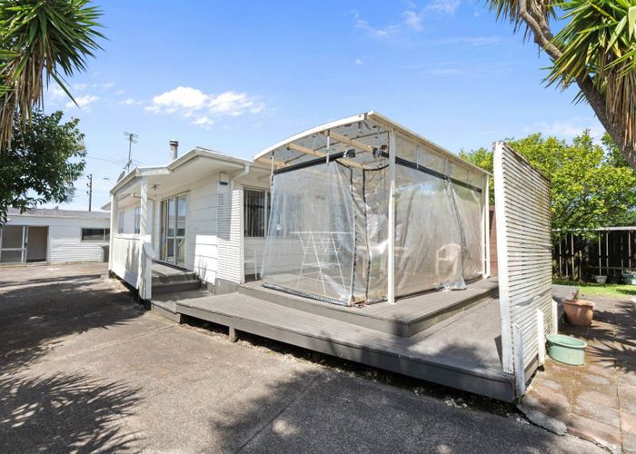  at 17 Hindmarsh Street, Henderson, Waitakere City, Auckland