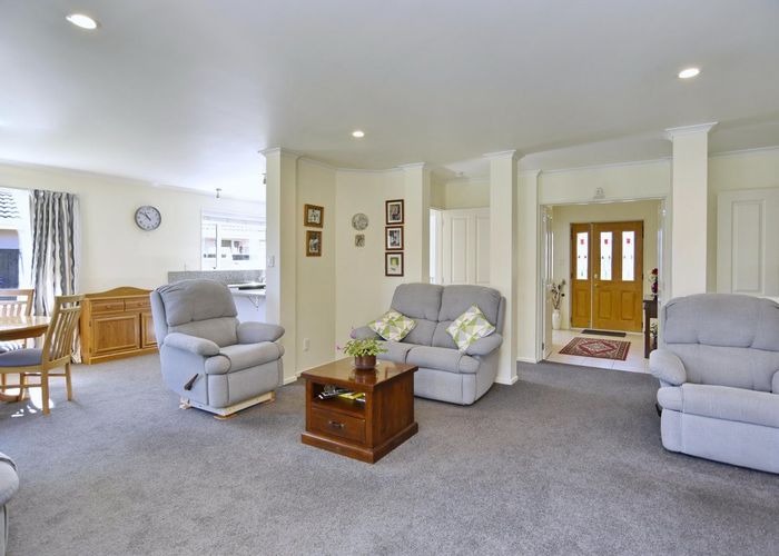  at 15 Willowview Drive, Redwood, Christchurch