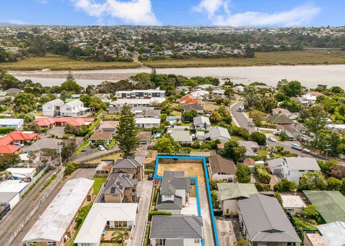  at 742B Te Atatu Road, Te Atatu Peninsula, Waitakere City, Auckland