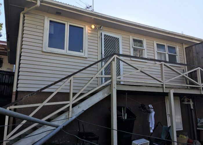  at 2/124 Oakdale Road, Mount Roskill, Auckland City, Auckland