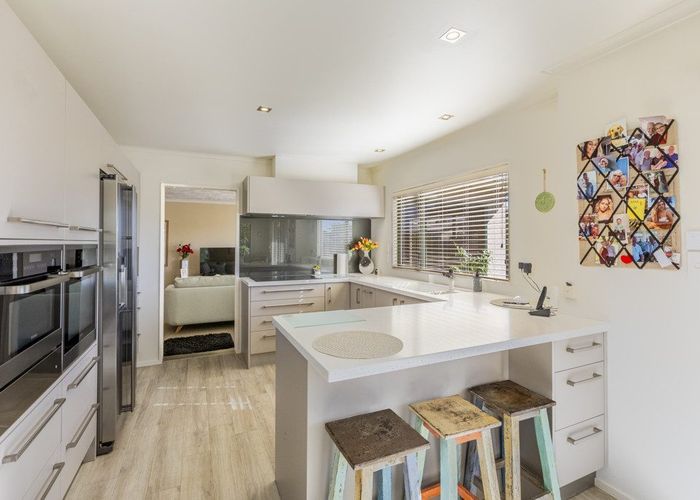  at 2 Bucksburn Place, Greenmeadows, Napier