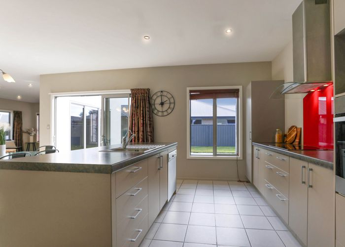  at 8 Somerset Grove, Allenton, Ashburton