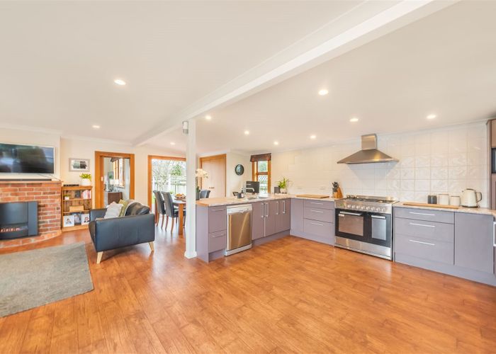  at 8 Sutherland Avenue, Silverstream, Upper Hutt