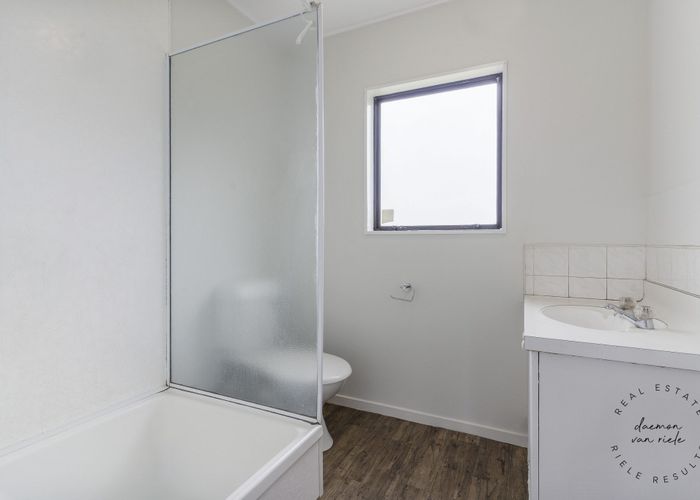  at 2/90 Shifnal Drive, Randwick Park, Manukau City, Auckland