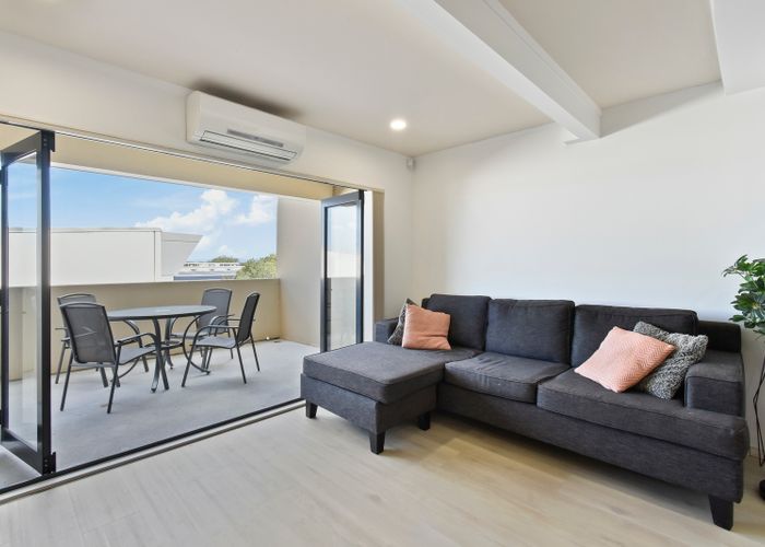  at 6/11 Jack Conway Avenue, MANUKAU, AUCKLAND