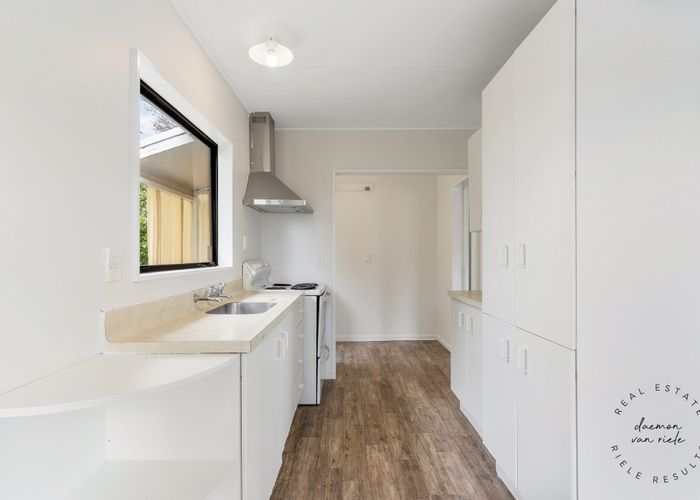  at 2/90 Shifnal Drive, Randwick Park, Manukau City, Auckland