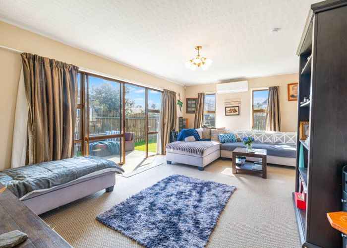  at 2/1 Glengowan Place, Conifer Grove, Papakura, Auckland