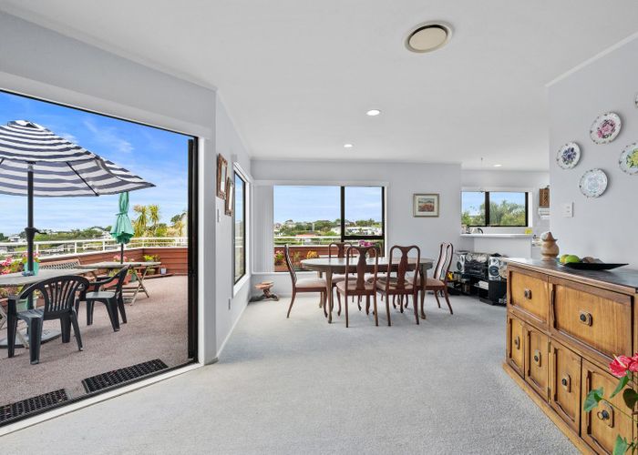  at 2/51 Deep Creek Road, Waiake, Auckland