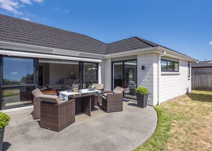  at 176 Milne Drive, Paraparaumu