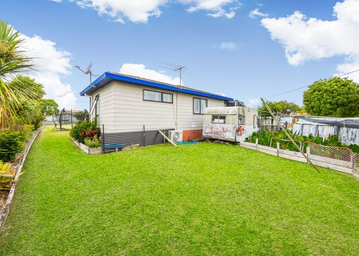  at 2/22 Norrie Smith Avenue, Flat Bush, Manukau City, Auckland