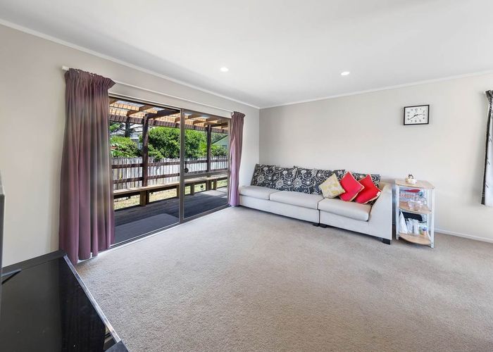  at 2/143 Wyllie Road, Papatoetoe, Auckland