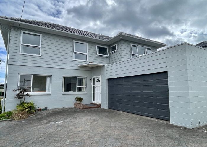  at 2/20 Francis Street, Hauraki, Auckland