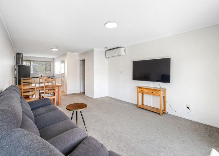  at 2/38 Ballater Place, Highland Park, Manukau City, Auckland