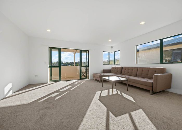  at 2/37 Monarch Avenue, Hillcrest, North Shore City, Auckland