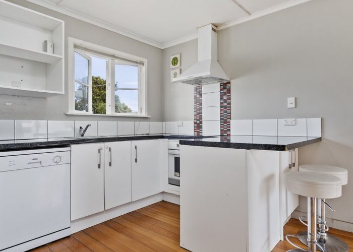 at 32 Doone Street, Lynmouth, New Plymouth