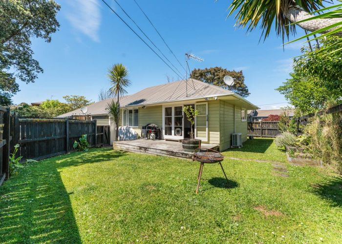 at 2/23A Becroft Drive, Forrest Hill, North Shore City, Auckland