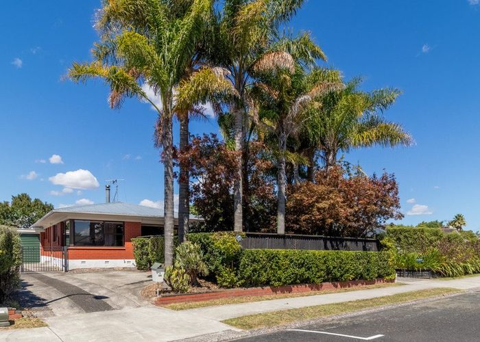  at 6 Bowen Place, St Andrews, Hamilton
