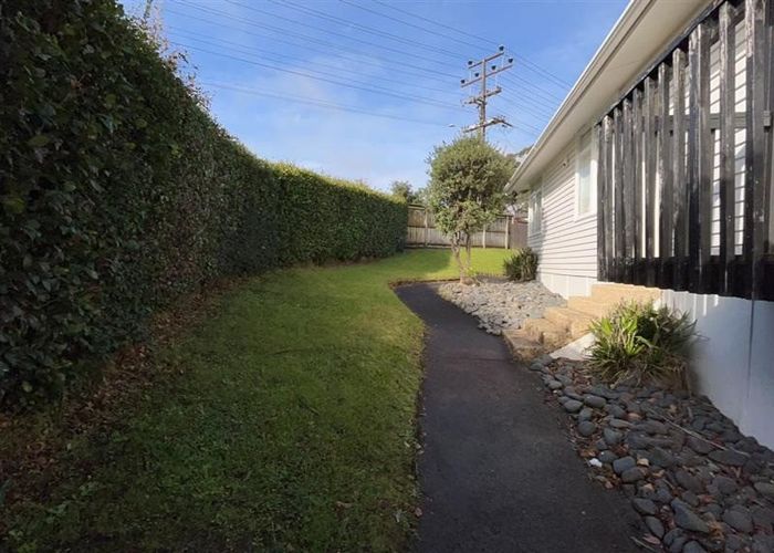  at 27 Sunhill Road, Sunnyvale, Auckland