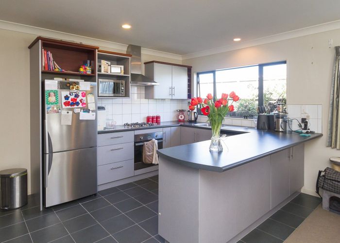  at 32 Moana Grove, Waiwhetu, Lower Hutt