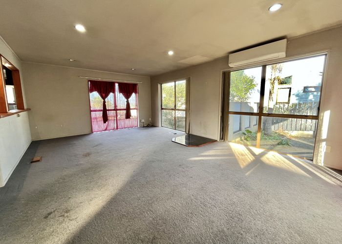  at 9 Everglade Drive, Goodwood Heights, Auckland