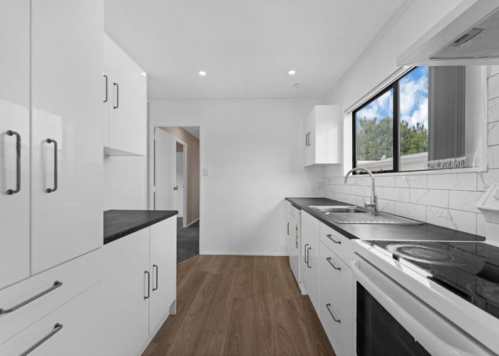  at 2/81 Harmel Rd, Glendene, Waitakere City, Auckland