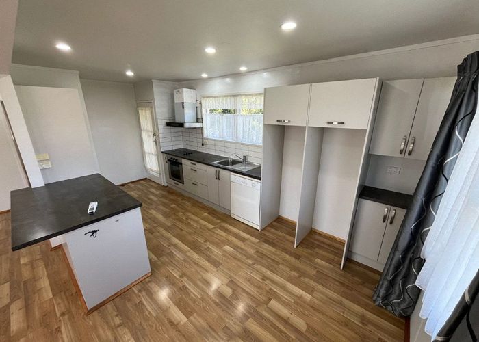  at 44 Preston Ave, Henderson, Waitakere City, Auckland