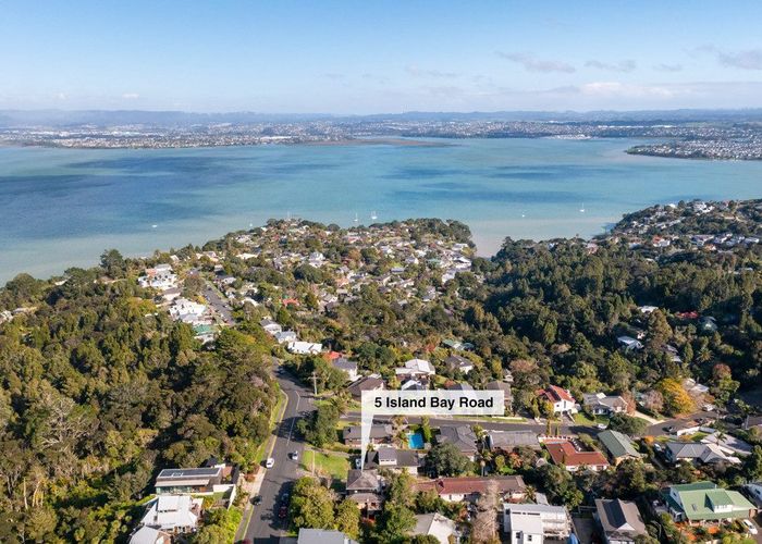  at 5 Island Bay Road, Beach Haven, North Shore City, Auckland