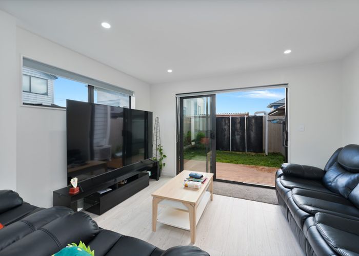  at 2/10 Alan Avenue, Henderson, Waitakere City, Auckland