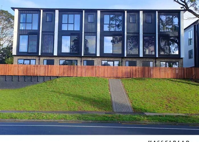  at 24 Glenmore Road, Sunnyhills, Manukau City, Auckland