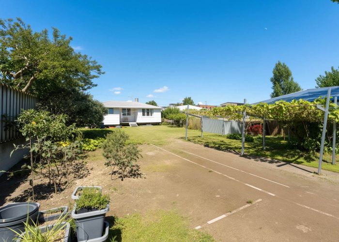  at 64 Tonar Street, Northcote, North Shore City, Auckland