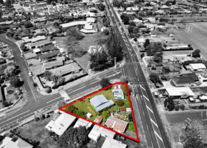 at 2 Rathgar Road, Henderson, Auckland