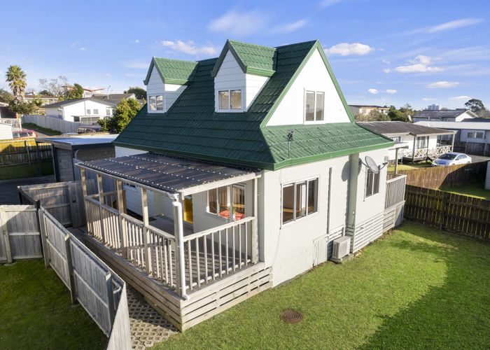  at 2/13 Greenstone Place, Clover Park, Manukau City, Auckland