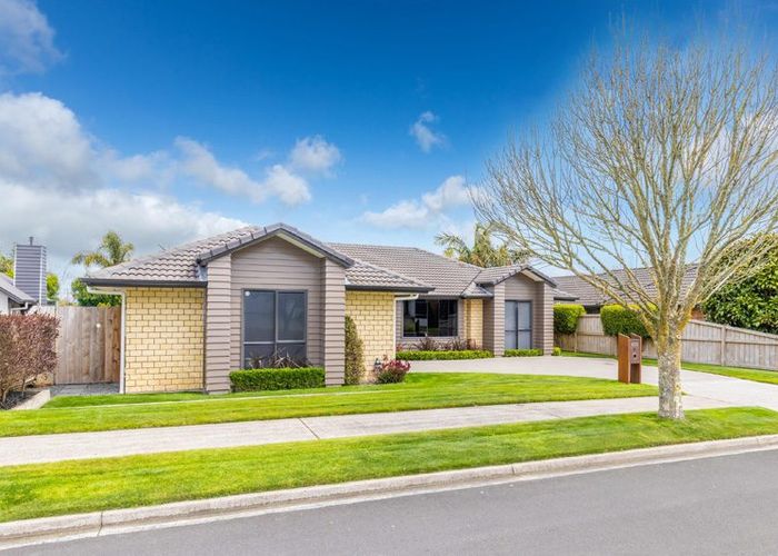  at 8 Compton Grove, Huntington, Hamilton, Waikato