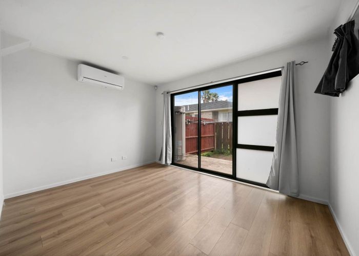  at 3D Penfold Place, Henderson, Waitakere City, Auckland