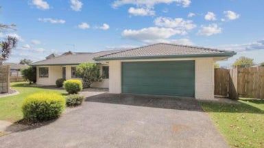  at 7 Lushington Place, Huntington Park, Auckland