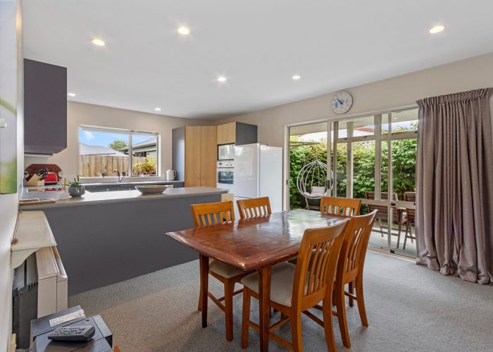  at 2/4 Balkwell Street, Halswell, Christchurch City, Canterbury