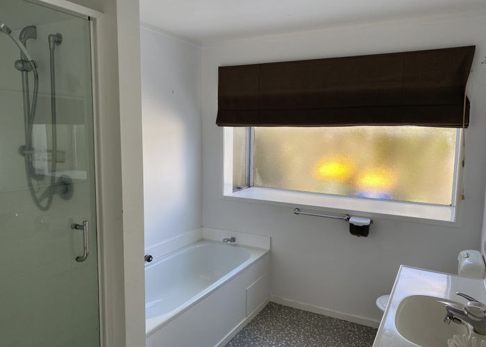  at 98 Chelsea View Drive, Chatswood, North Shore City, Auckland
