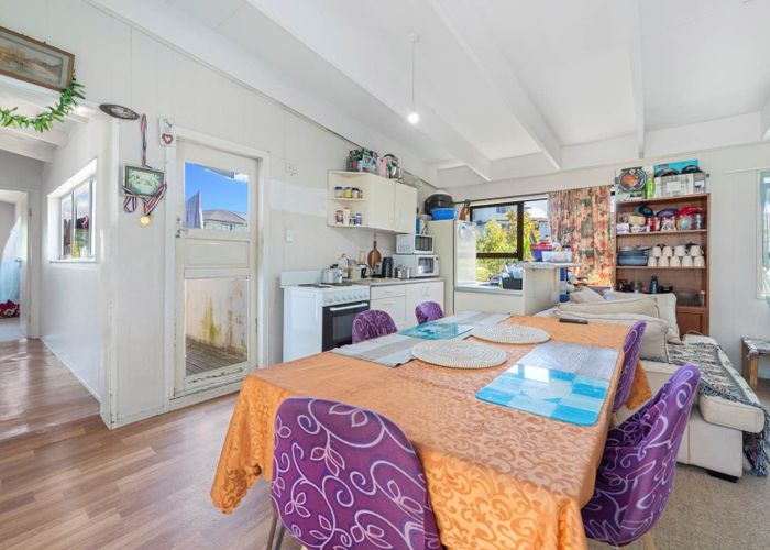  at 99 Seabrook Avenue, New Lynn, Waitakere City, Auckland