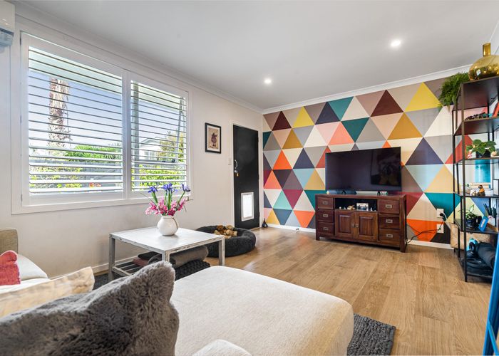  at 2/252 Meola Road, Point Chevalier, Auckland