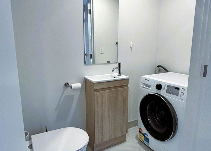  at 4/147b Carlisle Road, Northcross, North Shore City, Auckland